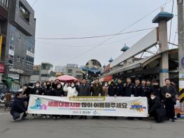 이승원 세종시 경제부시장, 설맞이 세종대평시장 장보기 기사 이미지